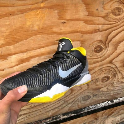 kobe 7 black and yellow