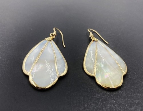 VINTAGE GENUINE MOTHER PEARL SHELL GOLD ACCENT ORNATE DROP DANGLE EARRINGS 1304 - Picture 2 of 6