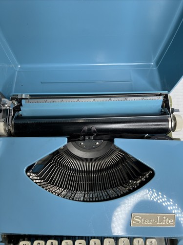 Vintage Star-lite typewriter, Blue Casing - Picture 4 of 13