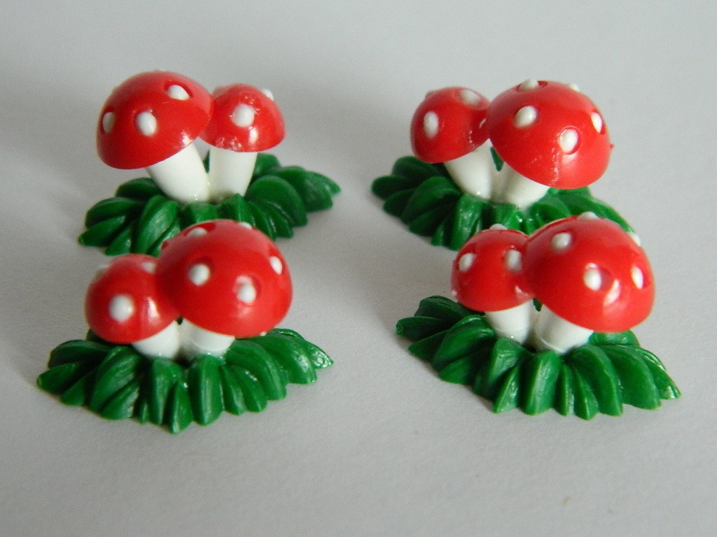 (G23) 1/12th scale DOLLS HOUSE PACK OF 4 DOUBLE TOADSTOOLS ON A BASE
