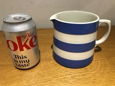 T G GR&Uuml;NER CORNISHWARE KRUG GR&Uuml;NER SCHILDSTEMPEL 4,25 ZOLL HOCH