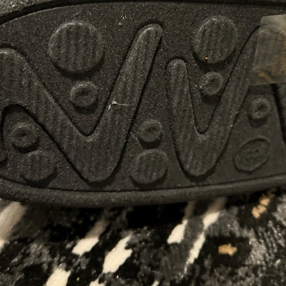 Cape Robbins Winter Sequin Moon Boot NEW Size 8 - Image 4 of 4