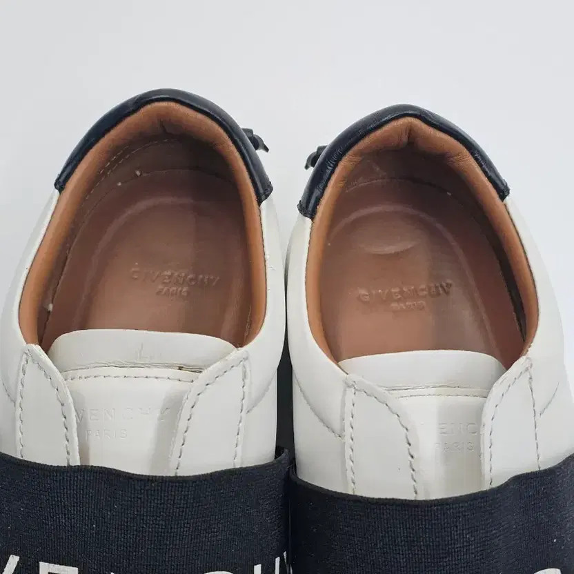 GIVENCHY URBAN STREET 235mm Sneakers - White thumbnail 8