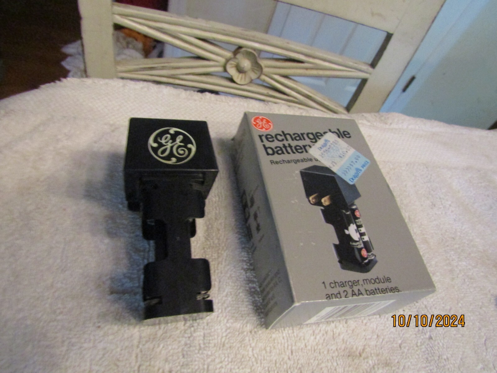 General Electric AA Rechargeable Batteries Charger & AA Holder Set Model RSAA-image