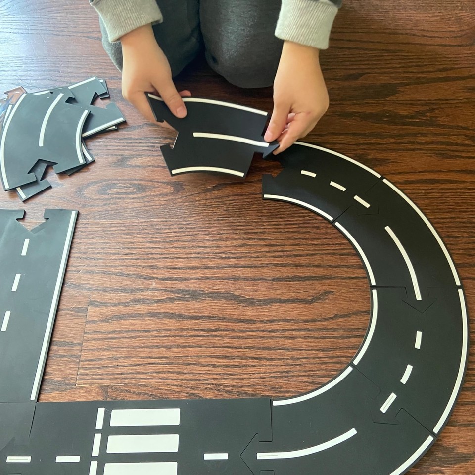 Flexible Car Track 16 Pieces Rubber Roads for Kids Puzzle Track Car