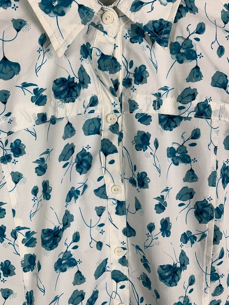 Kathmandu Womens Weight Button Up Button Up Top Size 10 Pockets Quick Dry image 2