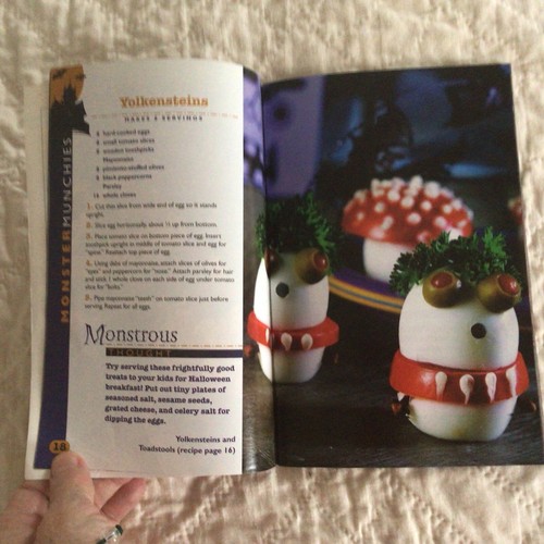 Howlin' Good Halloween Recipes, Favorite Brand name Recipes, PB 2002 - Picture 4 of 10