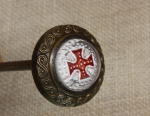 Old Picture Nail Red Maltese Cross Victorian Sulfide Glass Decorated Brass Edge - Picture 4 of 11