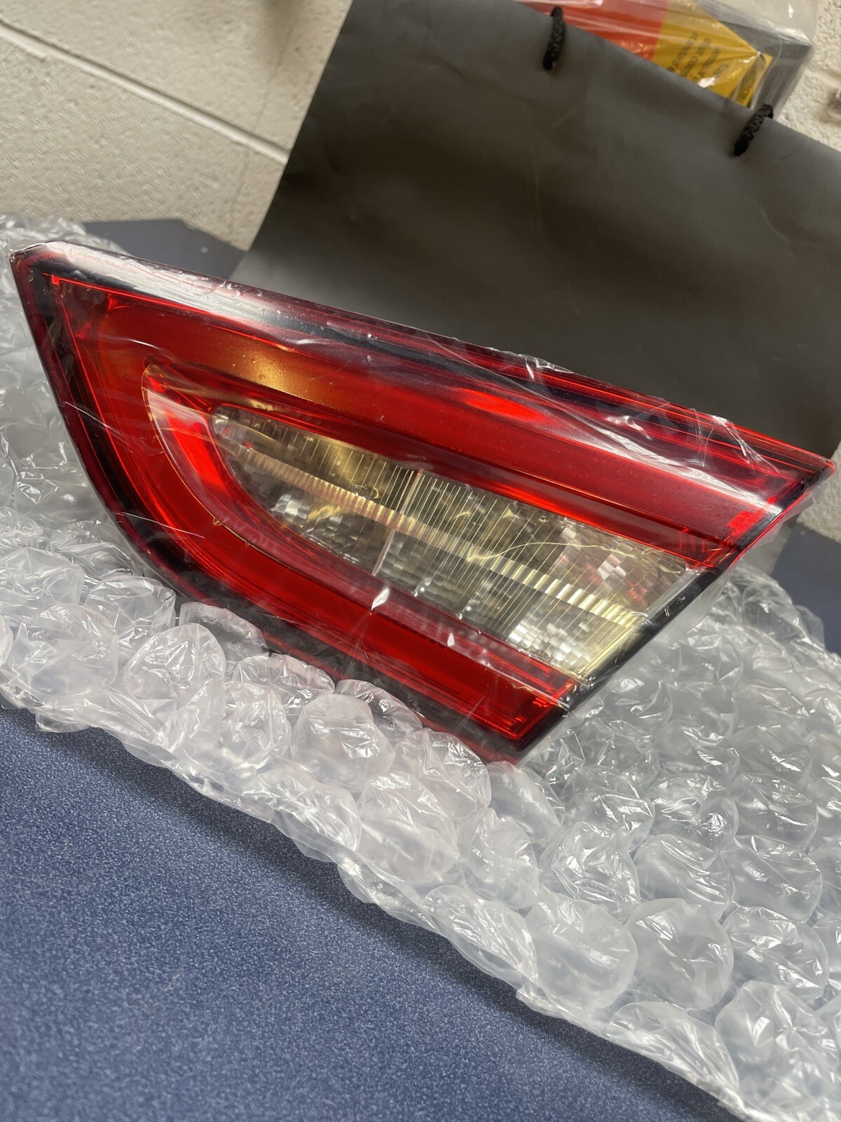 2014-2017 MASERATI QUATTROPORTE M156 OEM RIGHT INNER TAIL LIGHT LAMP 670009228