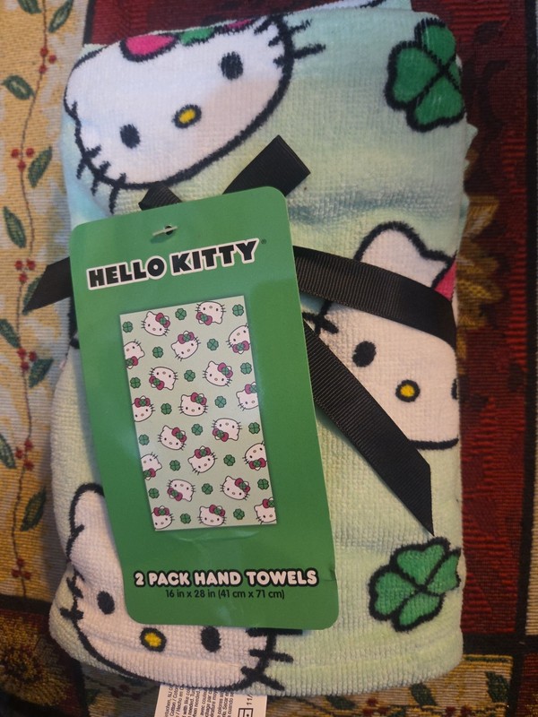 Light Green Sanrio Hello Kitty St. Patrick's Day 2-pack Hand Towels - NWT