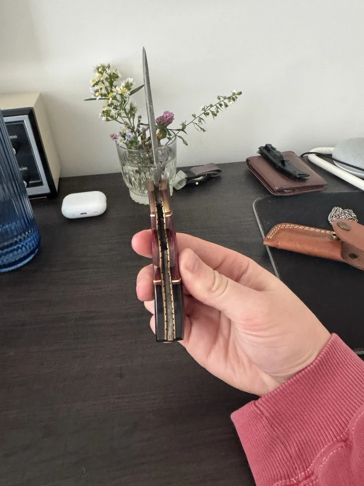 Navaja de bolsillo Damasco con estuche de cuero incrustaciones geniales y mango intrincado Foto 2 de 4