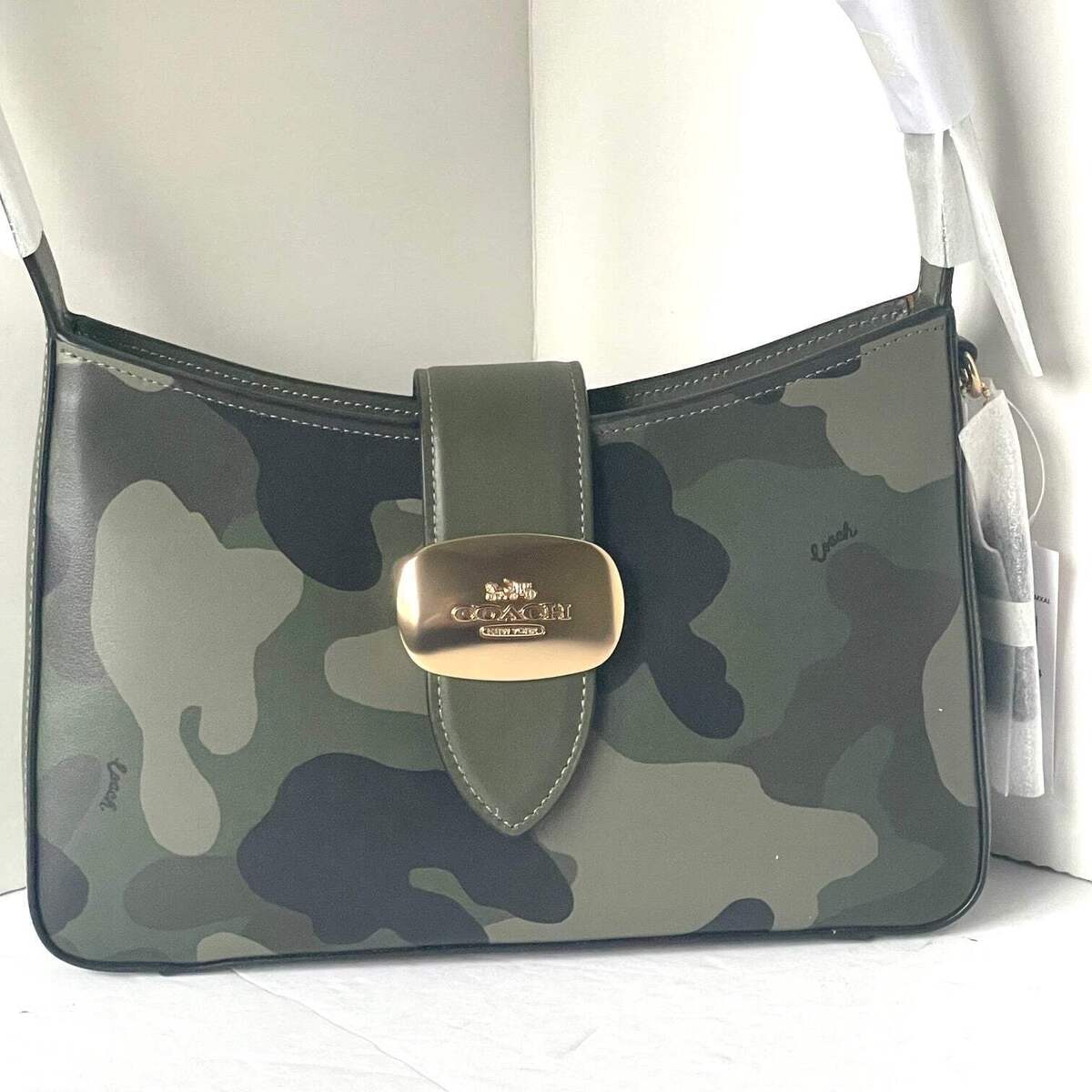 Coach Eliza Shoulder Bag Camo Leather Zip Medium CV949 Coach Eliza Shoulder Bag Camo Leather Zip Medium CV949