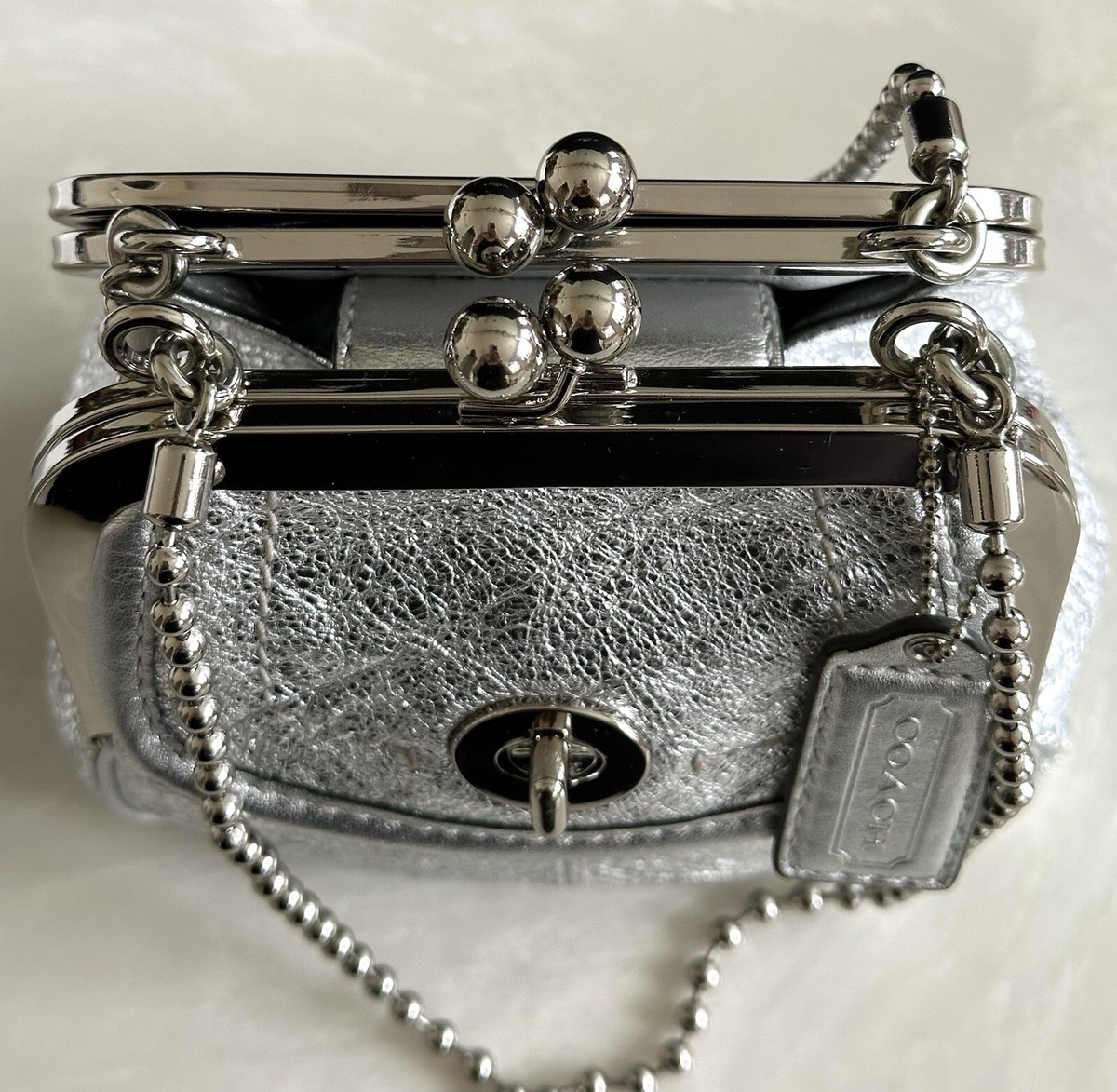 ◎美品◎ COACH スパンコール kisslock パーティバッグ シルバー COACH METALLIC SILVER LEATHER DOUBLE KISSLOCK SATCHEL BEAD