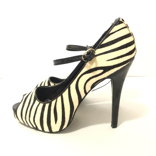 Steve Madden Zebra Print Faux Fur open 