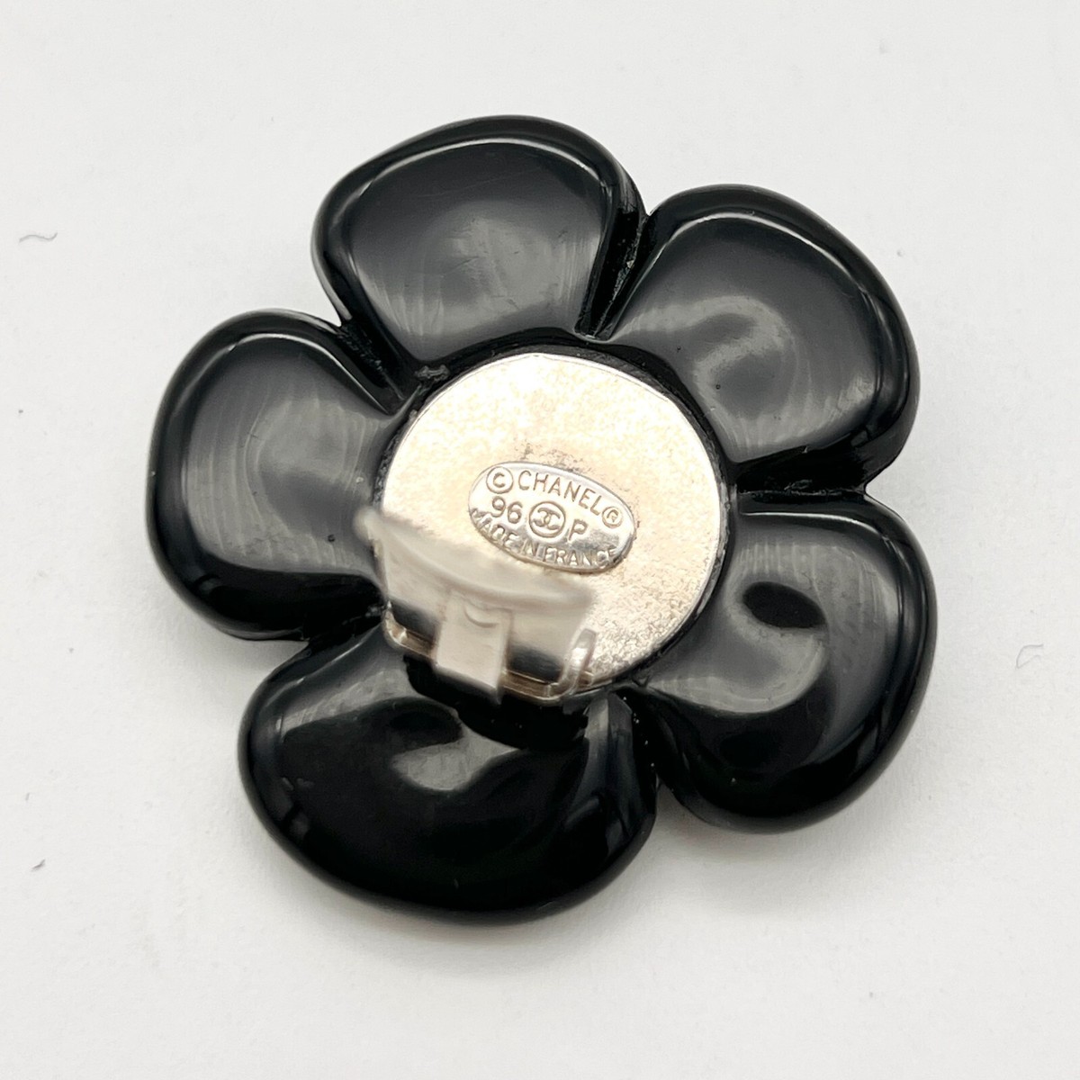 designer Black Patent classic Headband gold-tone camellia flower C logo  new Chanel Vintage Gold Metal And Black Enamel CC Camellia  main image 4