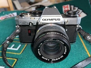 Reflex argentique Olympus OM-10 + Zuico F50 1,8 excellent & fonctionnel