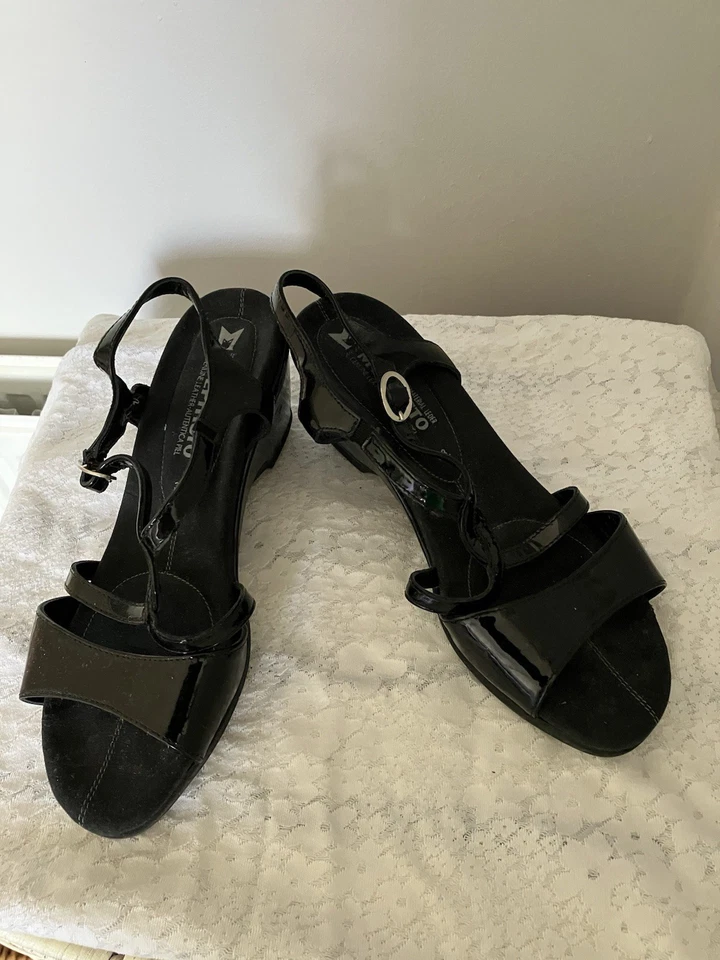 Mephisto Black Patent Leather Sandals European Size 38/Uk Size 5 - Image 1 of 3
