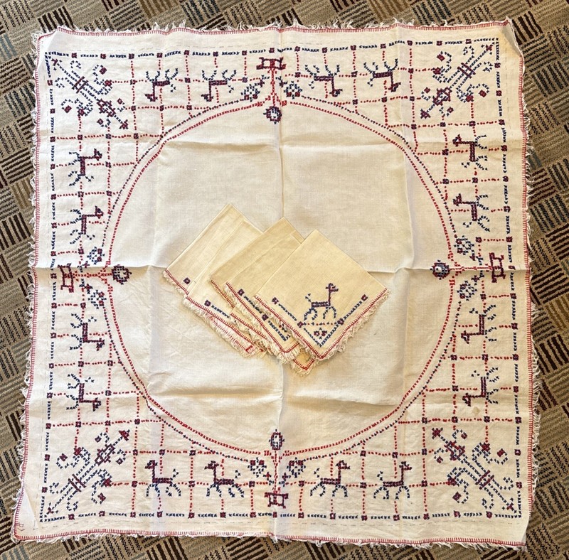 Vintage Embroidered Red Blue Stitch Animal Tablecloth 32"x32" & 5 Napkins Set
