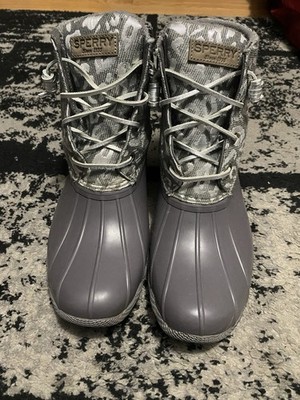 SPERRY Animal Print Gray Silver Lined Lace Up Rubber Winter Snow Boot Women