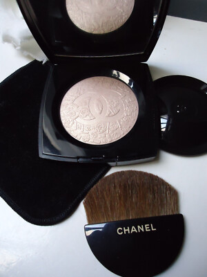 PULVER SIGNEE DE CHANEL beleuchtendes Gesichtspulver neue Bürste & Beutel in der Nähe von Neuwertig Co