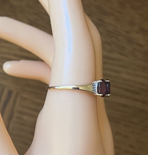 Anillo de tres piedras granate y diamantes de oro amarillo de 9 quilates de 2 quilates, talla S del Reino Unido - Imagen 4 de 5
