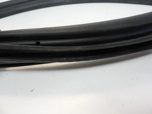 Уплотнение прокладки уплотнительной прокладки для задней правосторонней пассажирской двери 03–07 Saab 9–3 Aero - Изображение 3 из 3