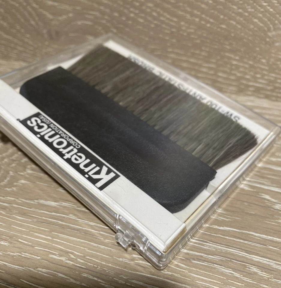 Lote de 2 escovas antiestáticas Kinetronics na caixa SW-100 SW-030 - Imagem 4 de 4