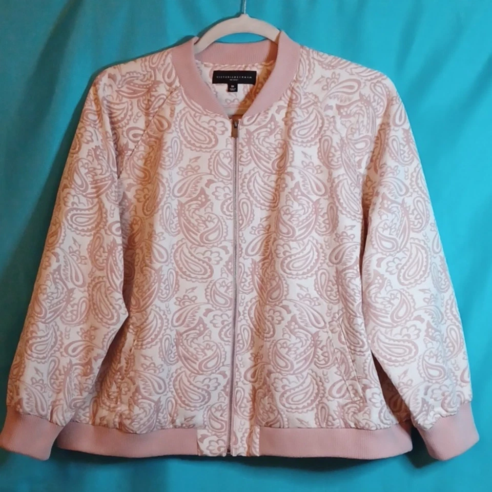 Chaqueta Bomber Victoria Beckham Rosa Rubor Paisley Cremallera. 3X Foto 2 de 4