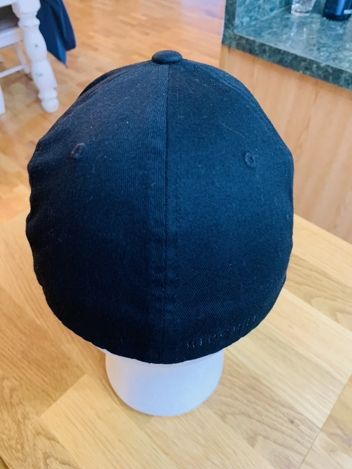 Gorra Rip Curl Clásica Logo Bordado Negra sobre Negra Flexfit Talla M/L Foto 3 de 4