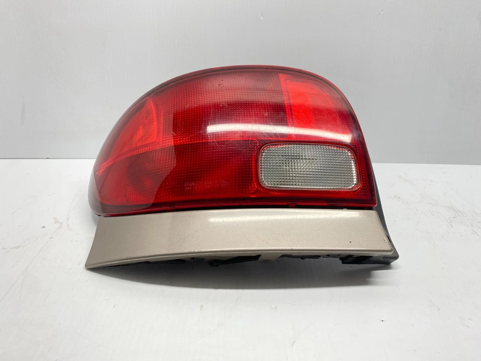 1995-2001 CHEVROLET GEO METRO LEFT DRIVER SIDE TAIL LIGHT LAMP - OEM 166-60245L - Image 4 of 4