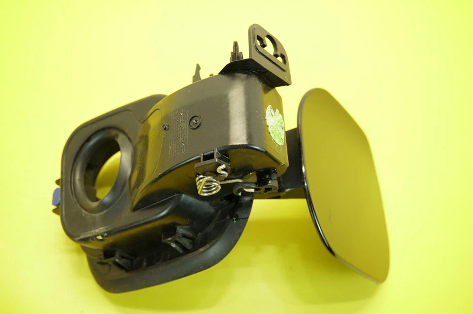 🔅Conjunto de carcasa, tubo de llenado del tanque de combustible. OEM 19 Chevrolet Traverse Foto 3 de 4