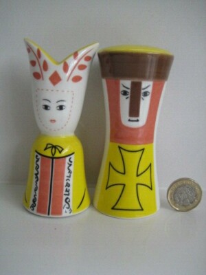 HARVEYS CORONATION ST 50TH ANNIVERSARY KING & QUEEN SALT & PEPPER POTS CRUET