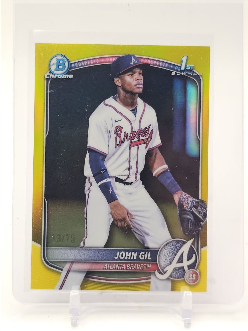 JOHN GIL 2025 BOWMAN CHROME 1ST YELLOW REFRACTOR BRAVES /75 Q2283