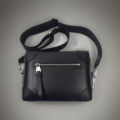 LOUIS VUITTON SUPPLE TRUNK MESSEGER BLACK LEARHER BAG M56599