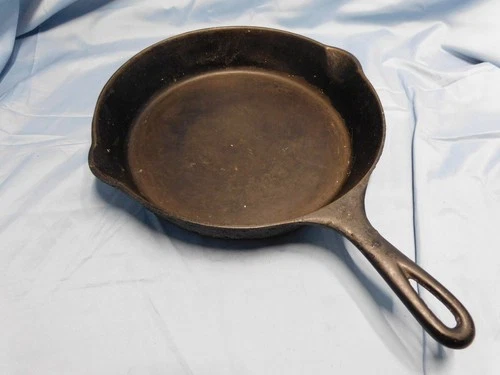 Griswold No. 8 Cast Iron Skillet Large Slant Logo 704 H ERIE Heat Ring