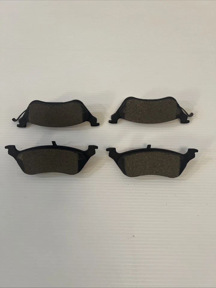 Pastillas de freno traseras ranuradas de cerámica para Chrysler Dodge Grand Caravan Plymouth Brembo Foto 4 de 4