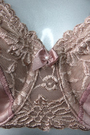 TRIUMPH LINGERIE LADYFORM SOFT BLUSH LACE UNDERWIRED NON PADDED BRA GB 34D 75D