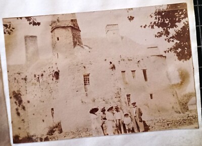 AZ482 Foto um 1914 Gruppe vor einer Burg
