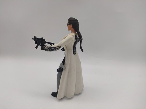 Figurine Playmates Lara Croft in Siberia Gear - Imagen 3 de 3