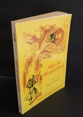 Lewis Carroll - Alice In Wonderland Trade Paperback Book - 1966 First Printing