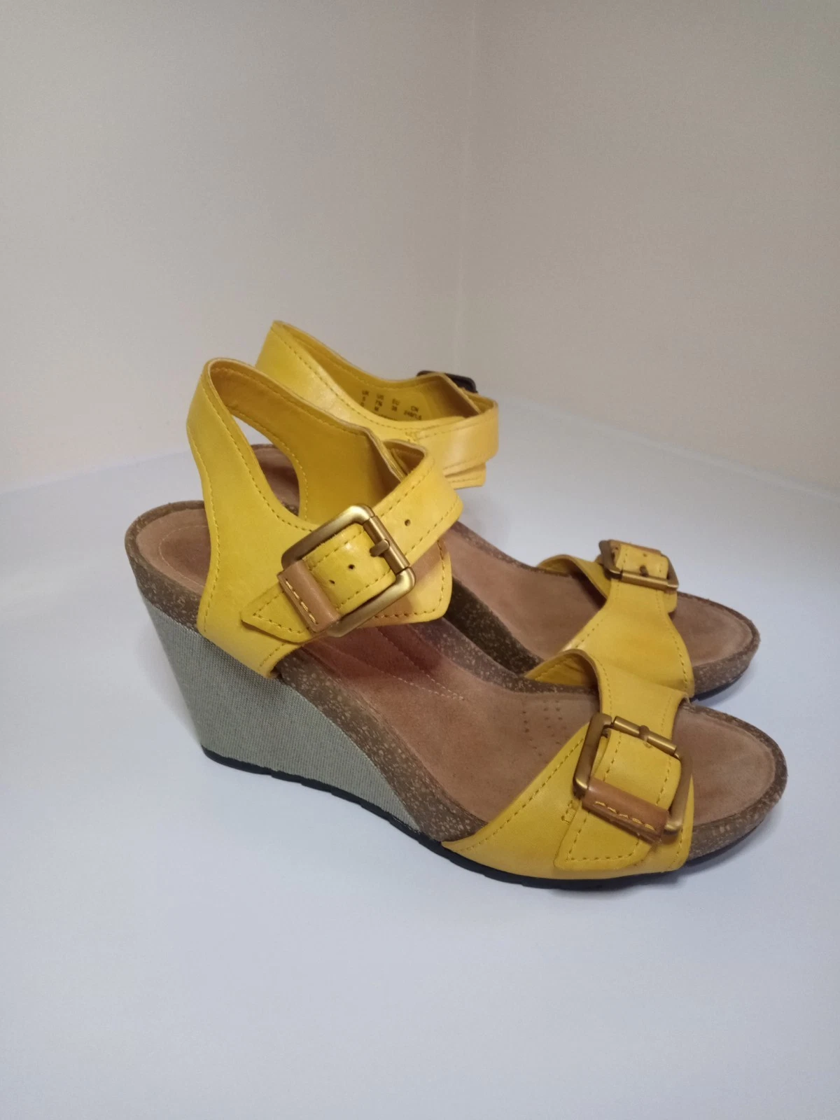 Sandali donna Clarks in pelle gialla con zeppa taglia UK 5 fibbia estate vacanze