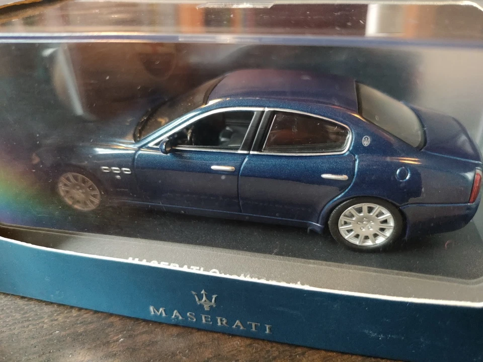 Maserati Quattroporte V 2003 ixo 1:43 - Immagine 3 di 4