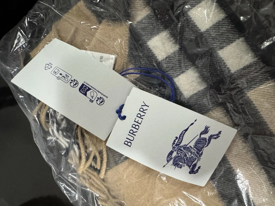 Brand New Burberry Checked Fringed-Edge Scarf - Image 3 of 4