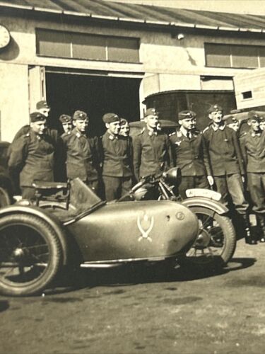 Foto Wk2 Wehrmacht Soldaten Motorrad Kradmelder Regiment Division Abzeichen LKW - Bild 2 von 4