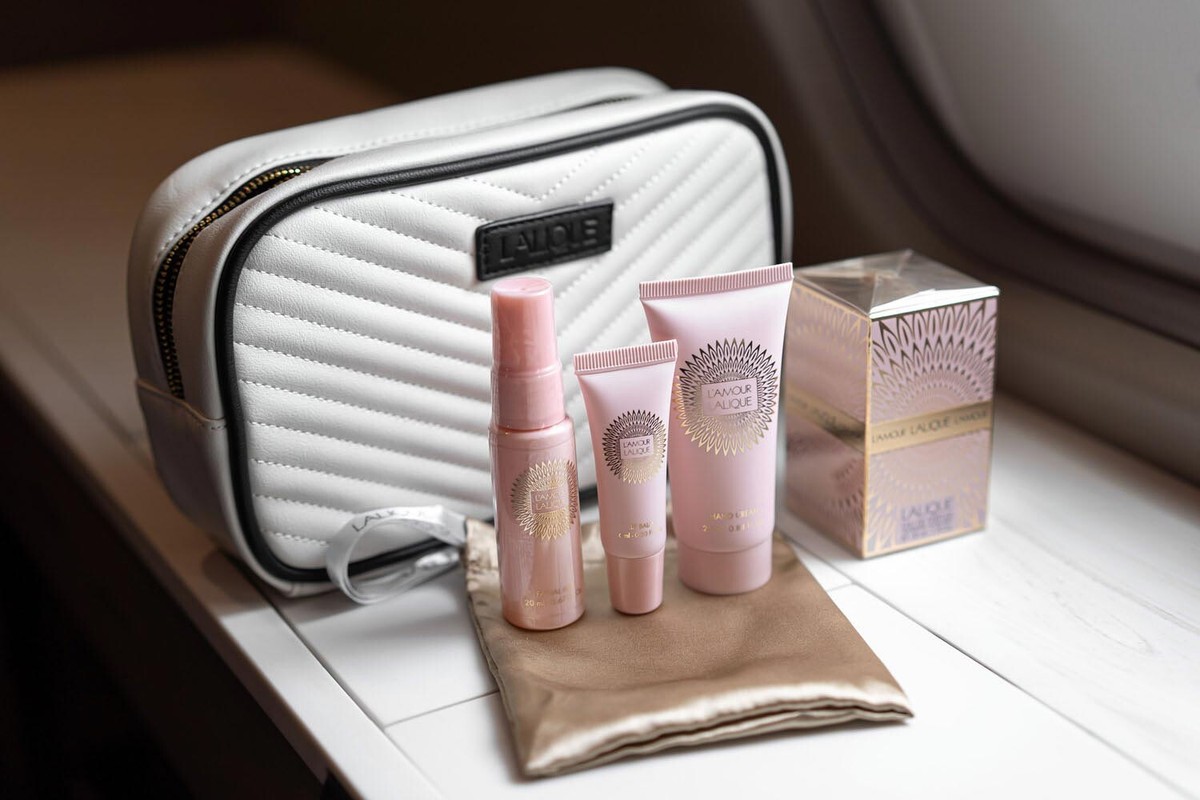 シンガポール航空 アメニティ LALIQUE First Class 💯 Original Lalique Singapore Airline Hers Amenity Kit | eBay