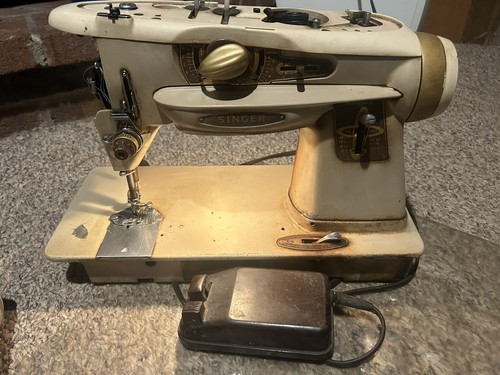 VINTAGE SINGER SEWING MACHINE ROCKETEER MODEL 500A Mid Century Modern WorksVIDEO