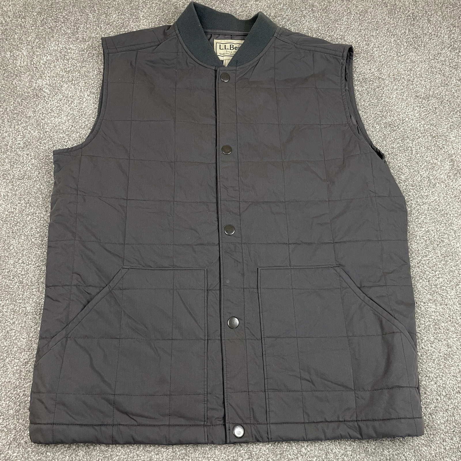 L.L. Bean Quilted Snap Button Vest Mens M Gray Sleeveless Outdoors Lined Work