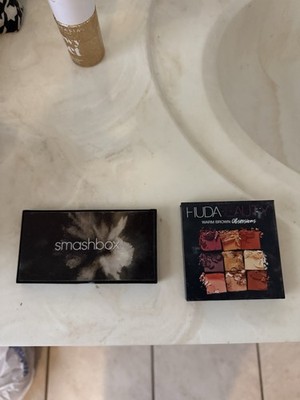 eyeshadow palettes Read Description