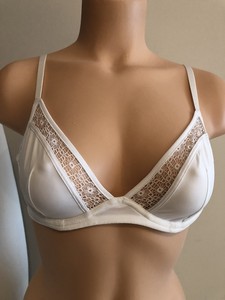 Elle Macpherson Edge Plunge Underwire Bra White 36A | eBay
Underwire Bra Vs No Underwire