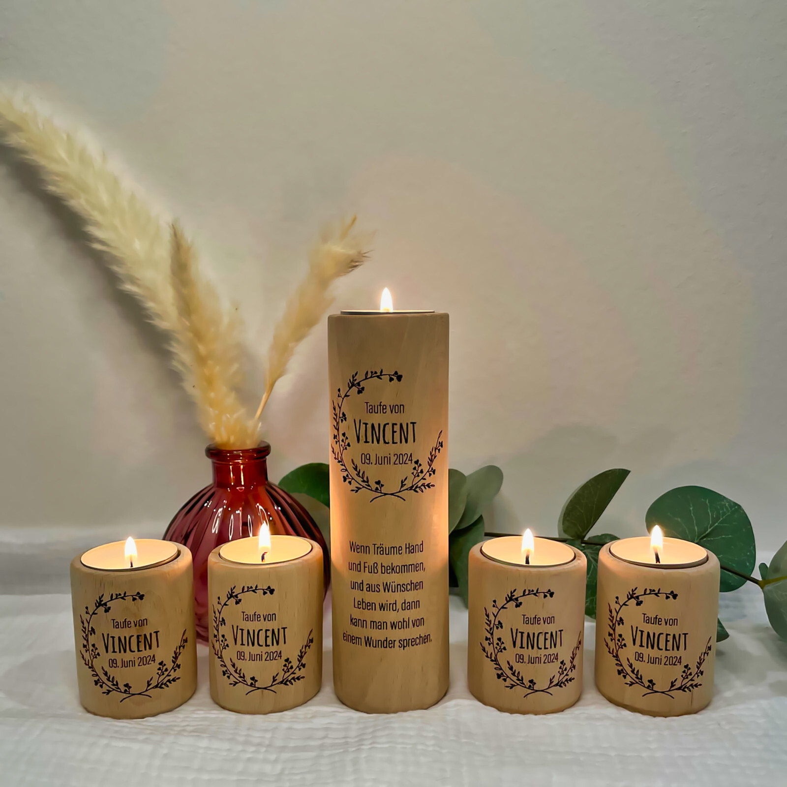 Taufkerze personalisiert Mädchen & Jungen Motiv Kranz nachhaltig Massivholz